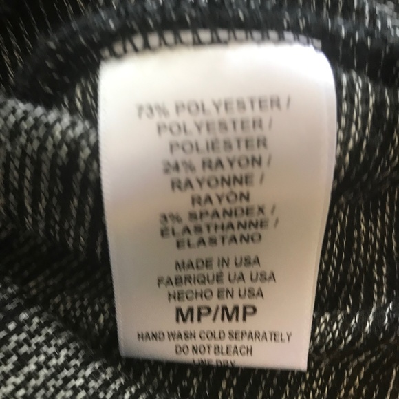 BOBEAU sweater top size MP -- fit is a wide loose casual fit- NEVER WORN - Picture 4 of 6